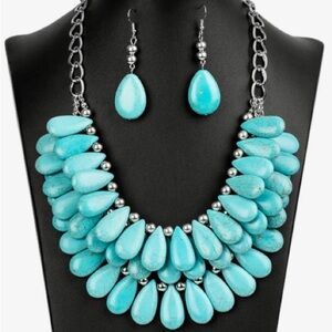 +*SOLD*+
Zi Collection “Amy” Vintage Necklace Set